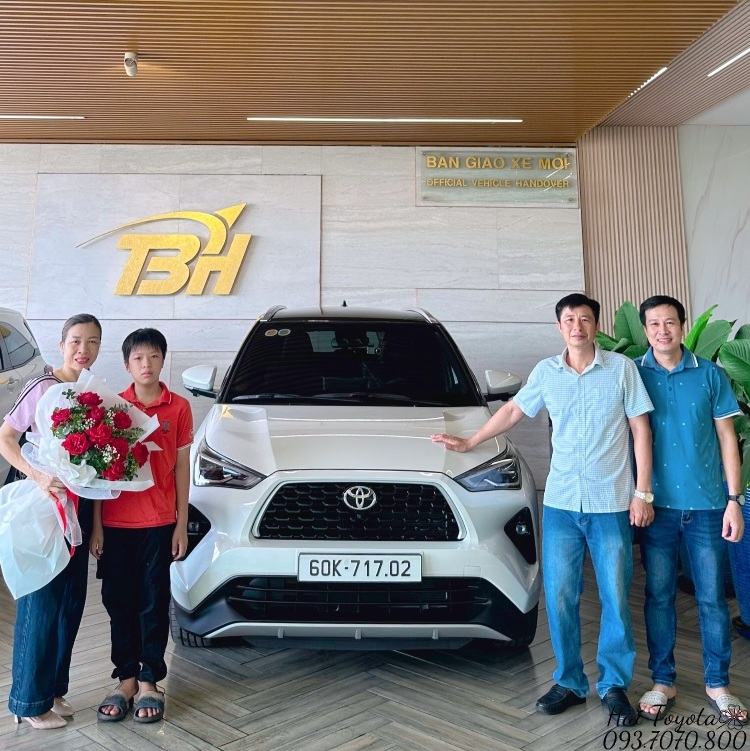 05/2025 - BÀN GIAO TOYOTA YARIS CROSS VỀ VỚI GĐ CHỊ OANH