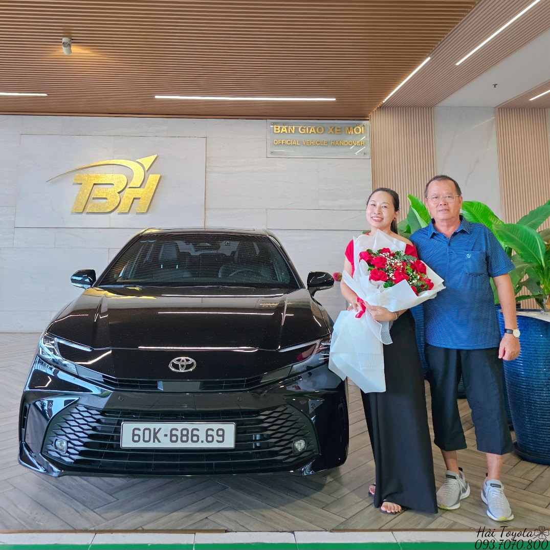 10/2025 - BÀN GIAO CHIẾC XE THỨ 3 - TOYOTA CAMRY CHO GĐ ANH NHÃ, CHỊ THƯ.