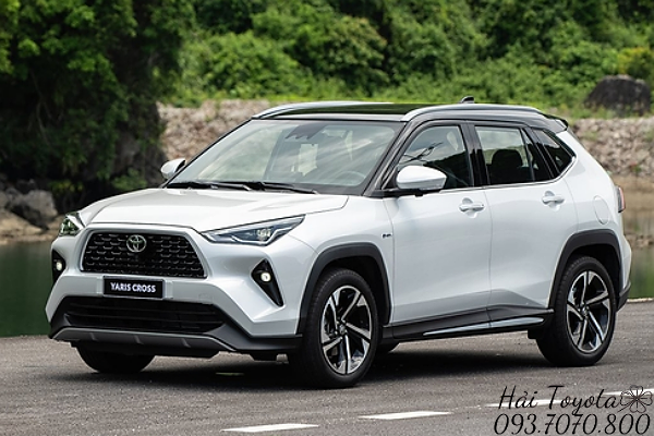 YARIS CROSS <BR/> GIÁ: 650,000,000